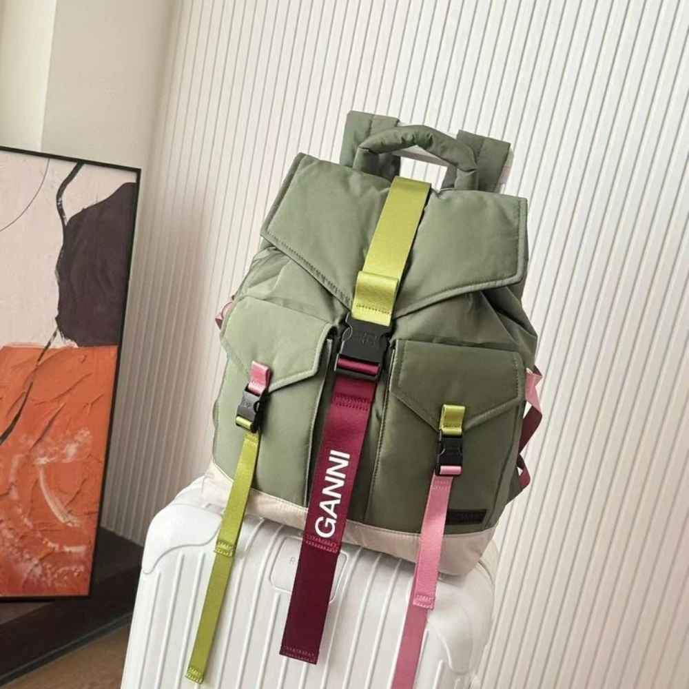 高級感あふれるリュックサック。大容量で、多機能。複数のポケッ - Canvas Backpack Casual のレビューと価格