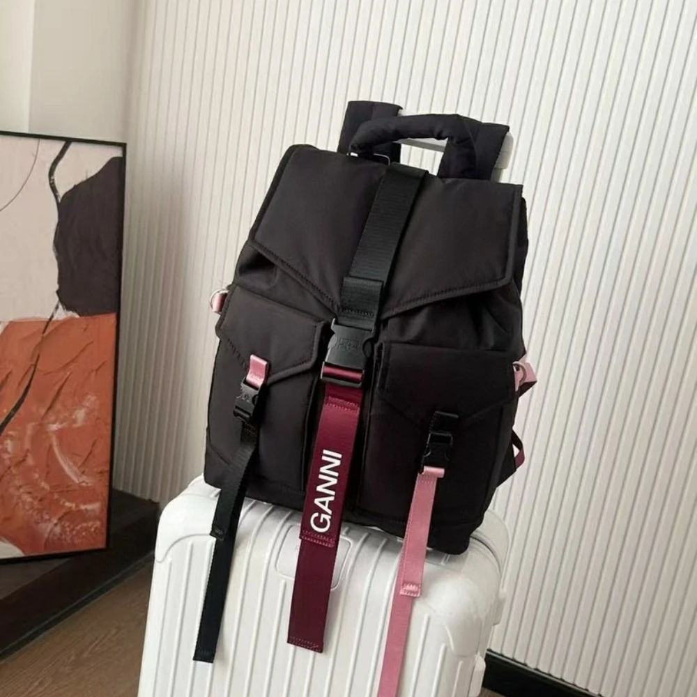 高級感あふれるリュックサック。大容量で、多機能。複数のポケッ - Canvas Backpack Casual のレビューと価格