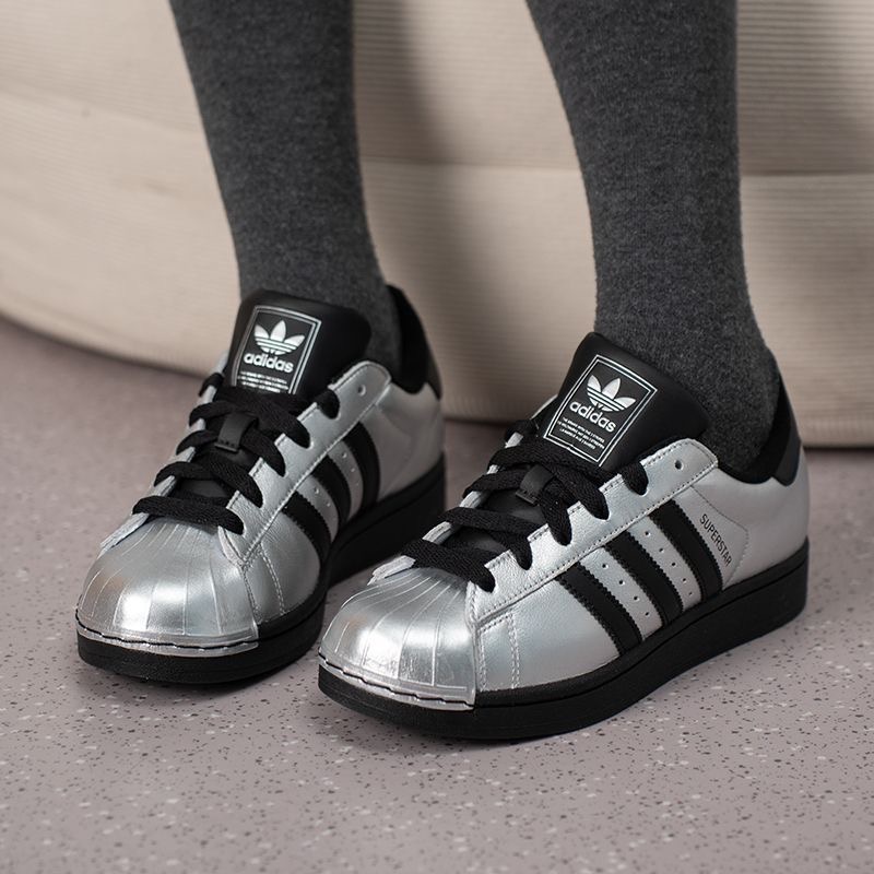 アディダス オリジナルス スーパースター 2。快適でフィット - Adidas Shoes Superstar のレビューと価格